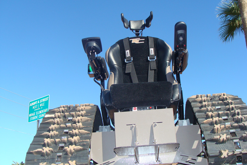 The tank chair with head array feature